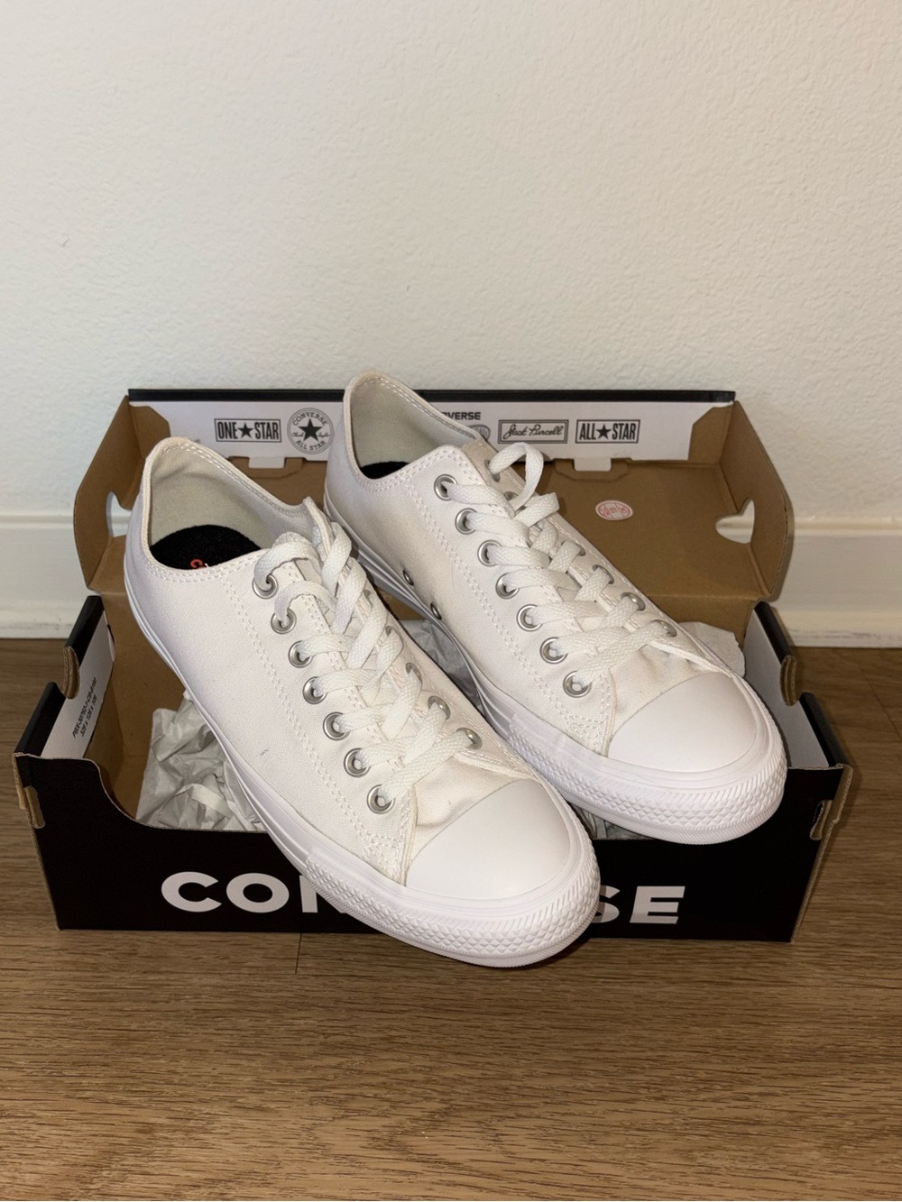 NEW Converse Men size 8.5 White Monochrome